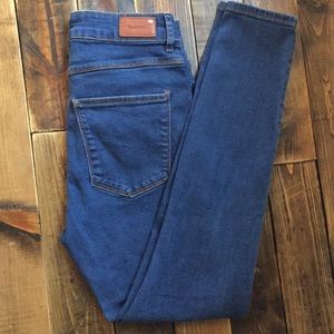 💕🌴☀️ZARA HIGHRISE SKINNY JEANS. SIZE 6. Like new